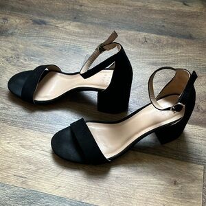 Black Low-Heeled Sandals